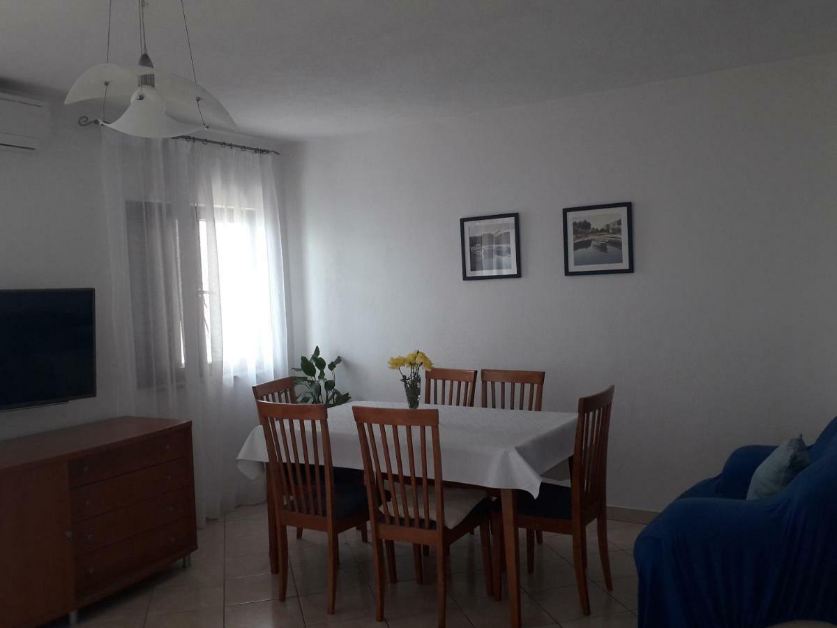 Apartmani Mara I Kata Omiš Exterior foto