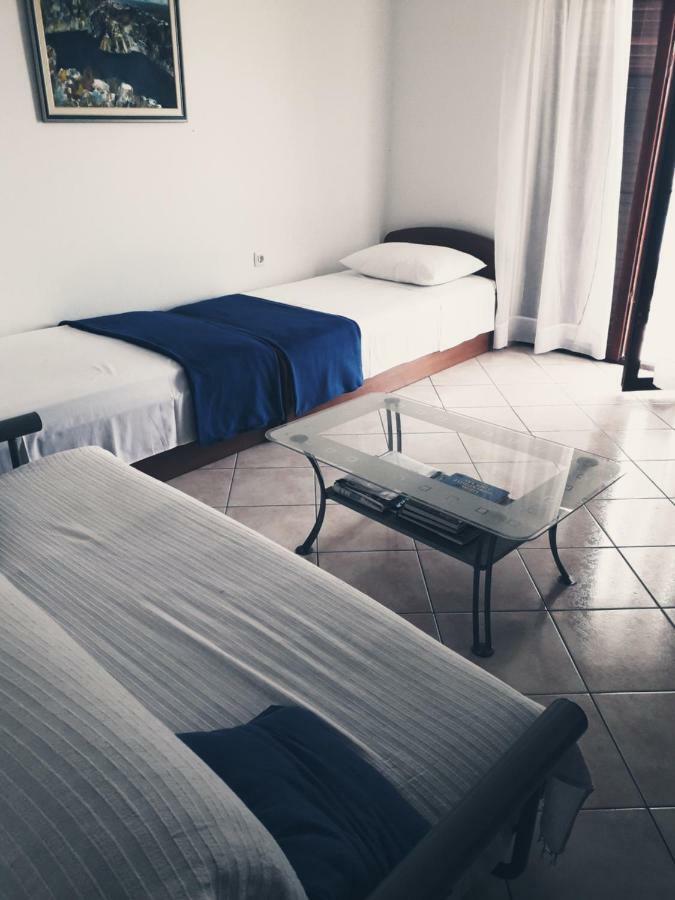 Apartmani Mara I Kata Omiš Exterior foto