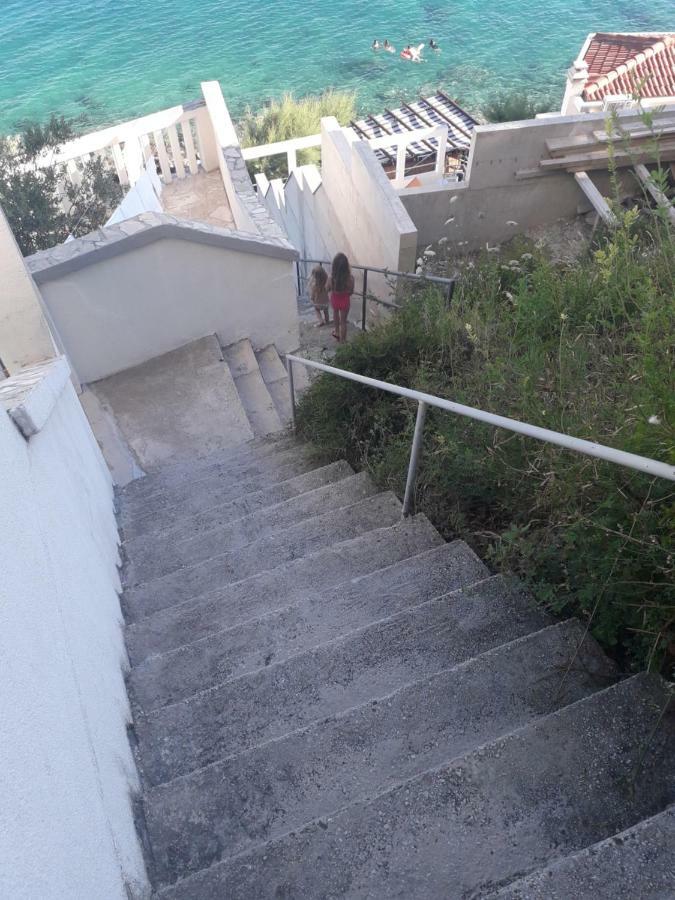Apartmani Mara I Kata Omiš Exterior foto